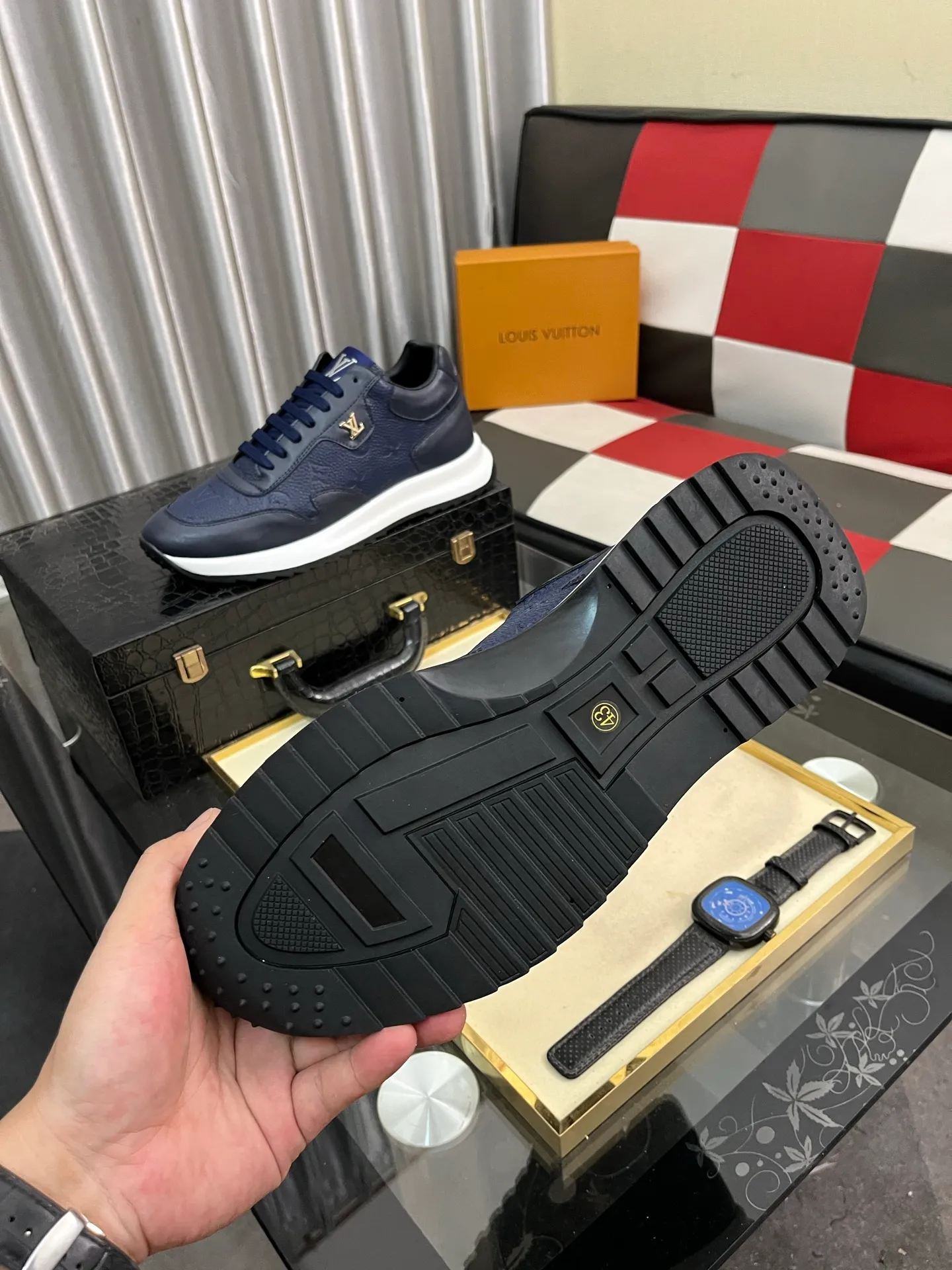 Men's shoes💰438⌚️⌚️《Louis vuitton/LV Louis Vuitton》original quality.~ Unique modern style sneakers. 🏃A must-have casual shoe for trendy men😍😍 Original brand imported from Italy, imported original leather, cowhide lining (refuses to discolor and grind feet) sole: original sole provided by the original factory, French lazy style design ⚠️Fit to the feet, original quality, super comfortable original sole. Code number: 38-443️⃣Colors available